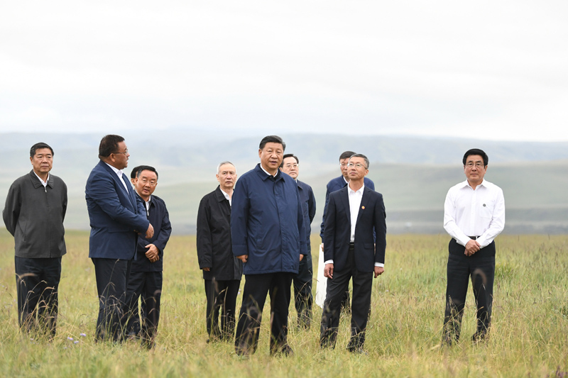 8月19日至22日，中共中央總書(shū)記、國(guó)家主席、中央軍委主席習(xí)近平在甘肅考察。這是20日下午，習(xí)近平在中農(nóng)發(fā)山丹馬場(chǎng)有限責(zé)任公司一場(chǎng)考察，實(shí)地了解祁連山生態(tài)環(huán)境恢復(fù)和保護(hù)情況。